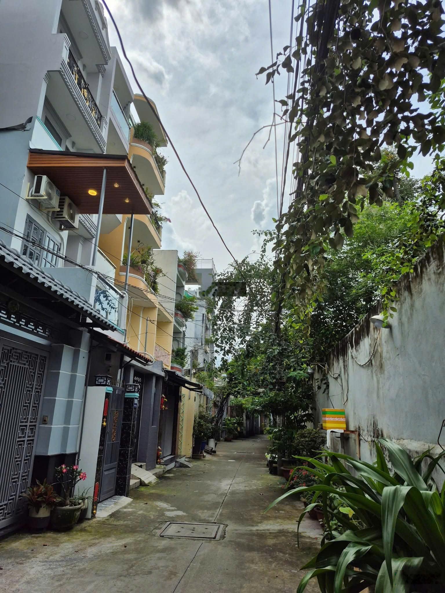 Nhà 2 tầng Bùi Minh Trực - bên hông trường tiểu học Bông Sao, 33m2, 2Pn, khu dân trí nhà cao tầng