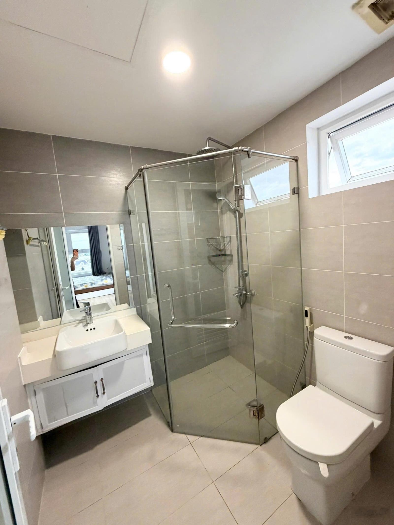 Cho thuê CH The Prince Residence,104m . 3pn. 2wc fullnt giá 24 tr/th . Lh: 0909455485 TRUNG