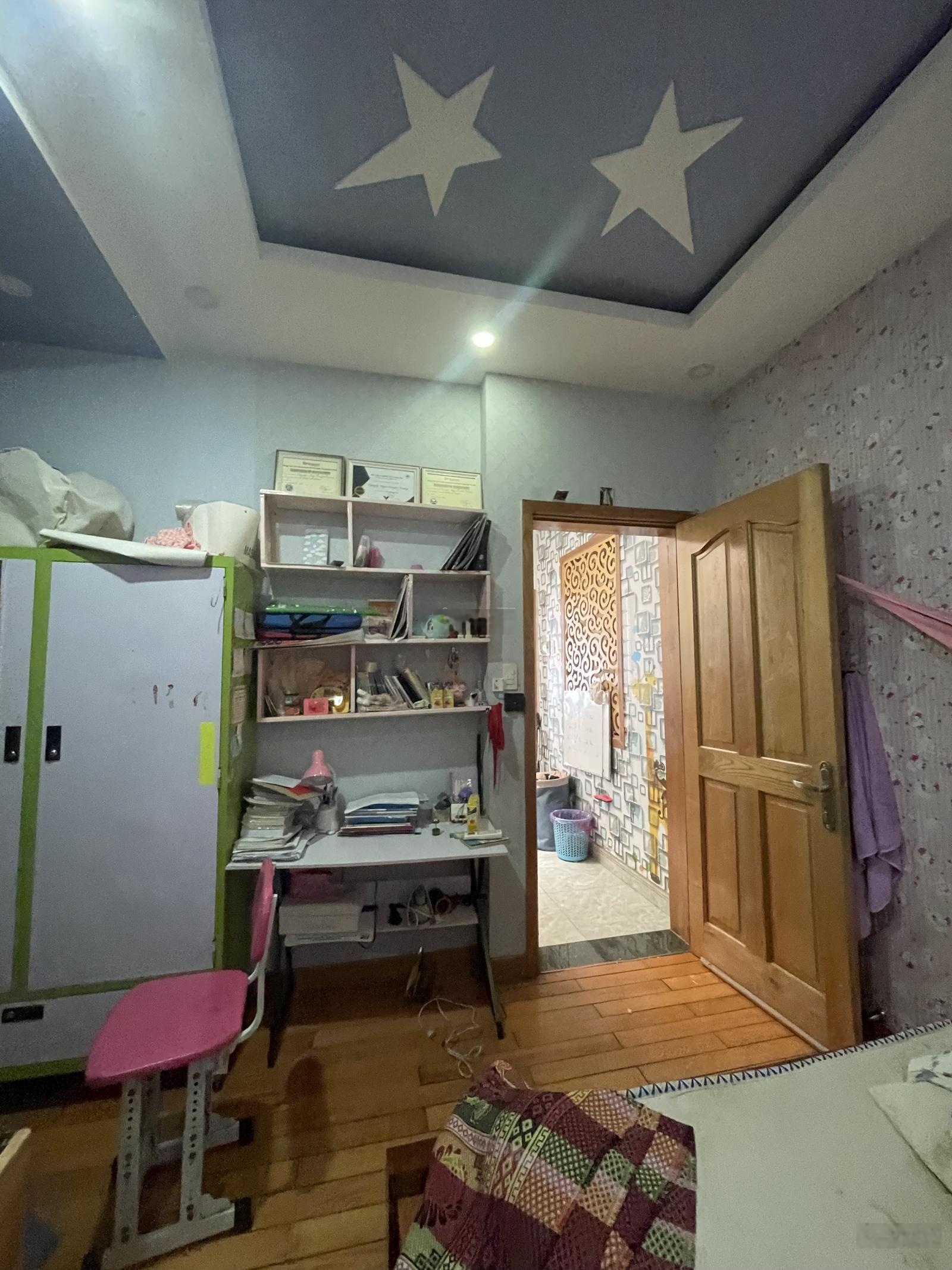 Chủ cần bán để định cư nước ngoài, nhà khu tên lửa DT: 4.5 x 15m, trệt 2 lầu mới. Giá: 7.6tỷ TL