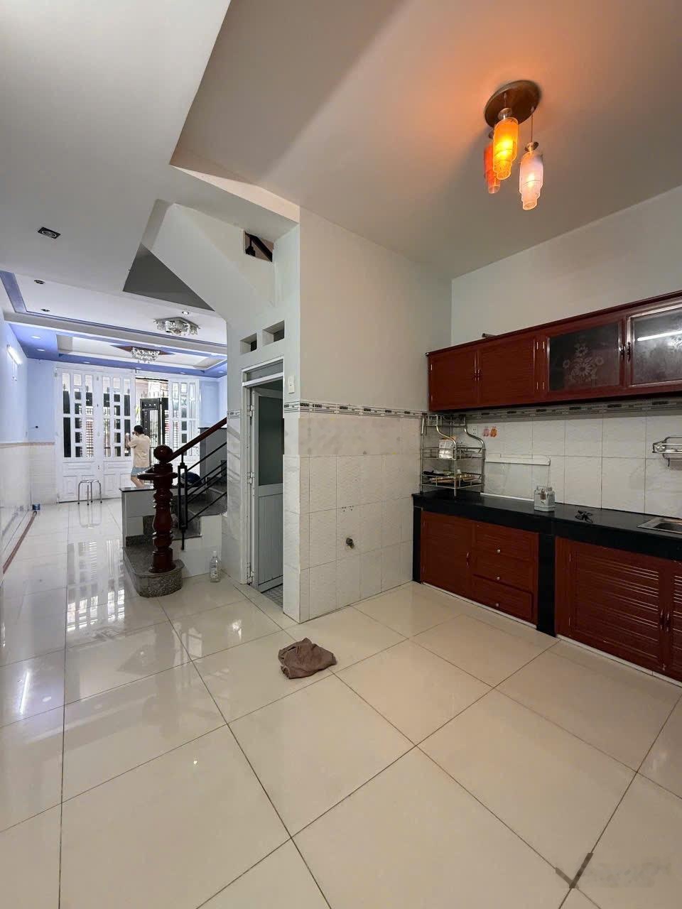 NHÀ Ở NGAY hẻm 6m thông 424 Lê Văn Quới Dt: 4x11 (1 trệt 2 lầu ) Giá: 5tỷ800 TL