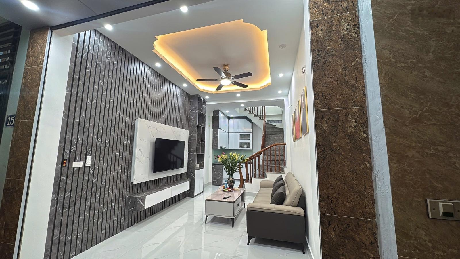 Chính chủ cần bán căn nhà 5 tầng, đầy đủ Nội thất như hình, cuối Trương Định, Giáp Nhị, 35m2, 7.9ty