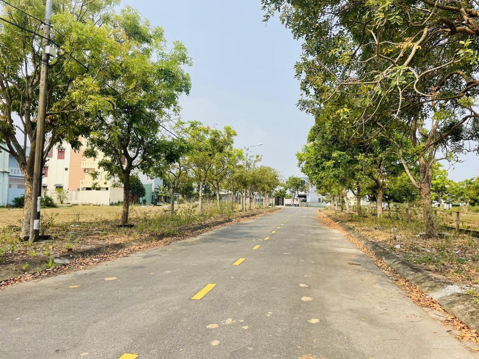 Lô góc siêu rẻ 4,65 tỷ/184, cách Trường Đại học FPT Đà Nẵng chỉ 900m