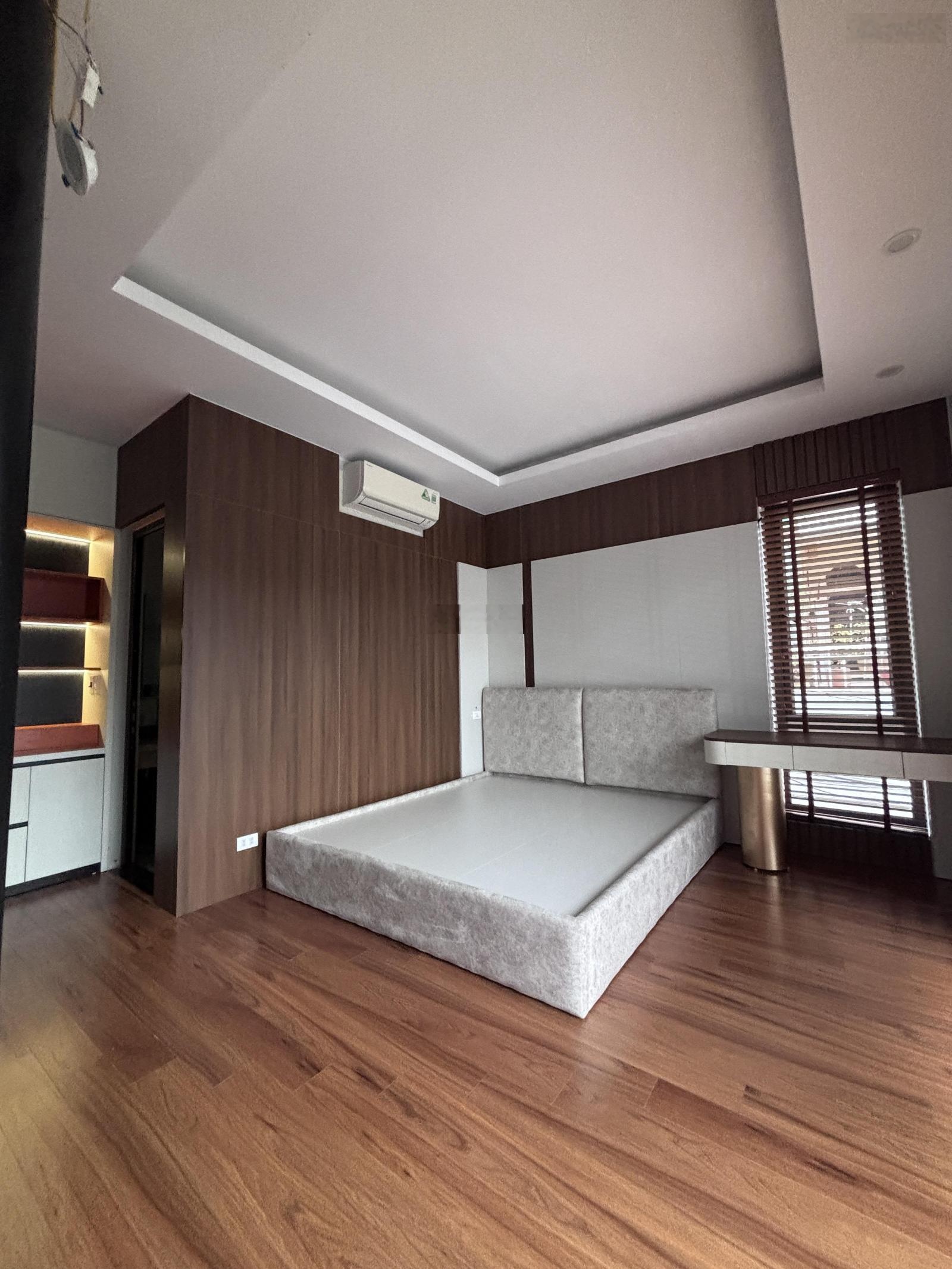Bán BT 250m2, 9.5 tỷ, nội thất cao cấp, cửa gỗ nguyên khối, tại Phan Đình Phùng, Thái Nguyên