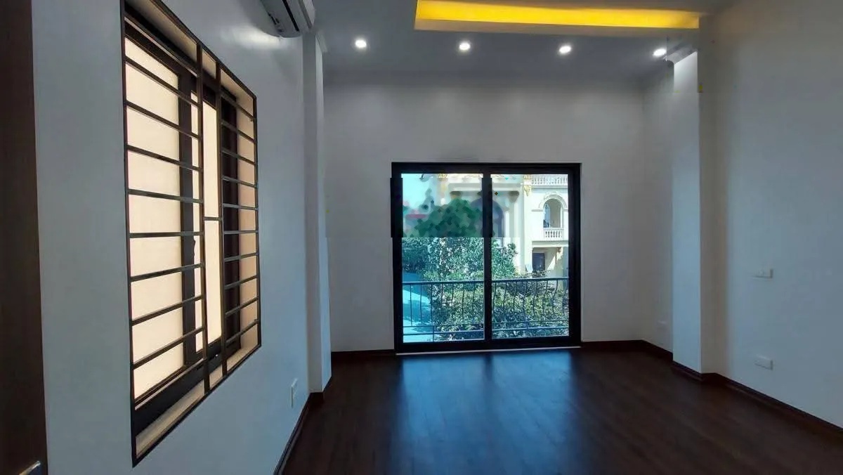 Bán nhà Ngọc Hồi, 40m2 x 4 tầng, mặt tiền 4m, ô tô tránh đỗ, giá 9.2 tỷ.