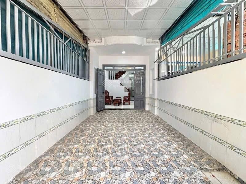 Chính chủ bán nhà trệt lầu sân xe hơi đường thông sát ngã tư Chiêu Liêu