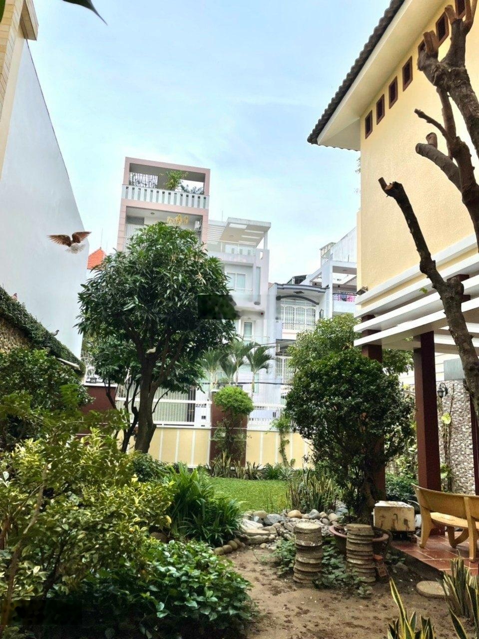 Mặt tiền Hồ Ngọc Cẩn, P. Tân Sơn Nhì, Tân Phú, DT10x20m, đất, giá 32 tỷ TL
