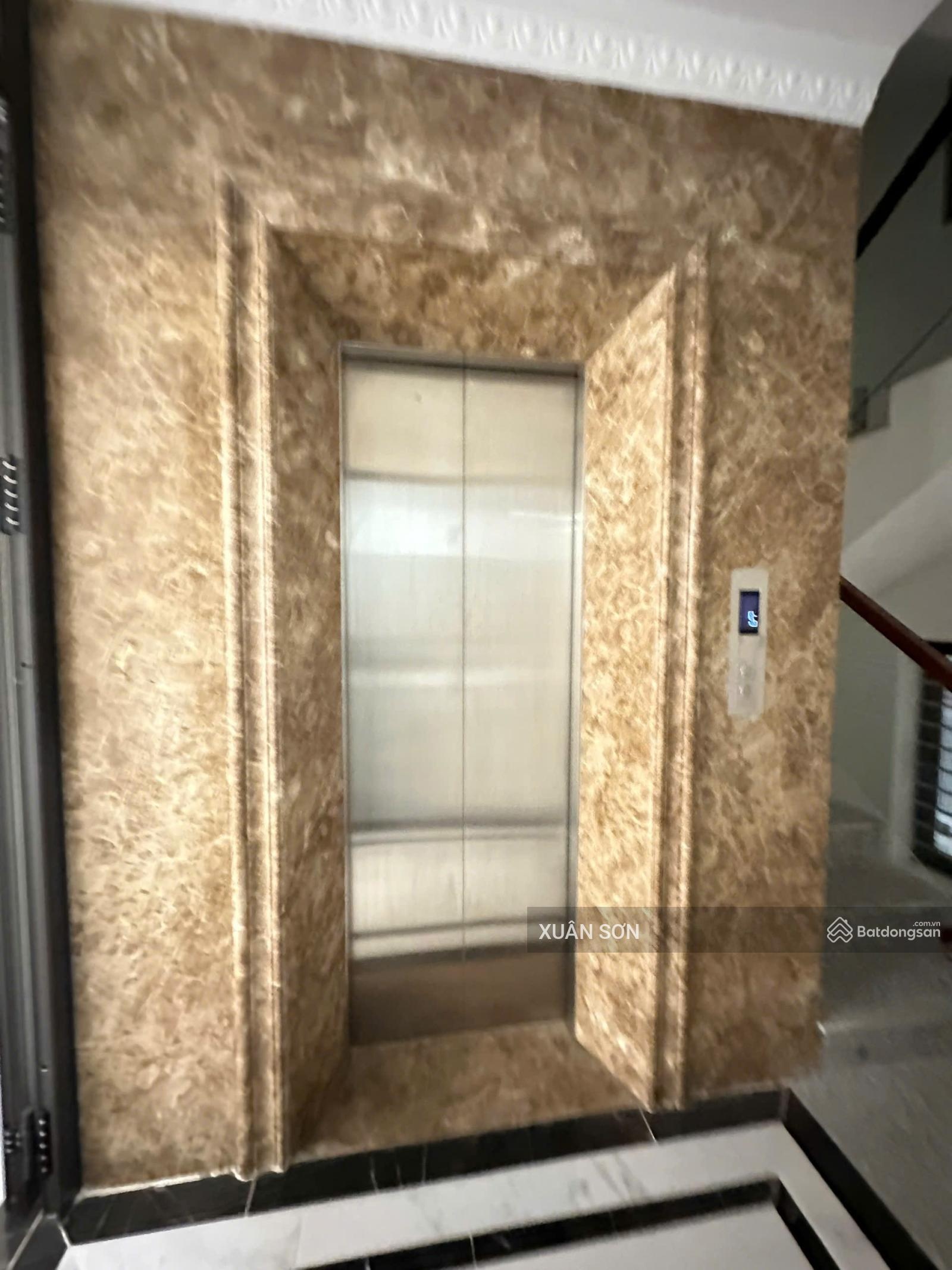 Cho thuê nhà Nguyễn Thị Thập - Trung Hòa, DT 100m*7 tầng, Thang máy, có gara oto, giá 55tr/th