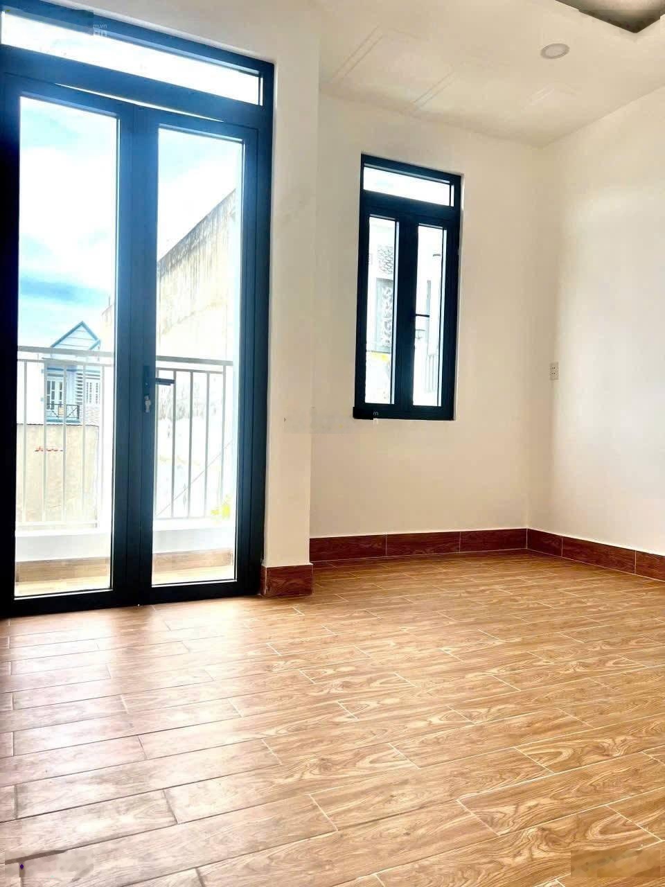 Chủ kẹt tiền cần bán gấp nhà phạm thế hiển q8 - giá 750tr - sổ riêng - đang cho thuê 10tr / tháng
