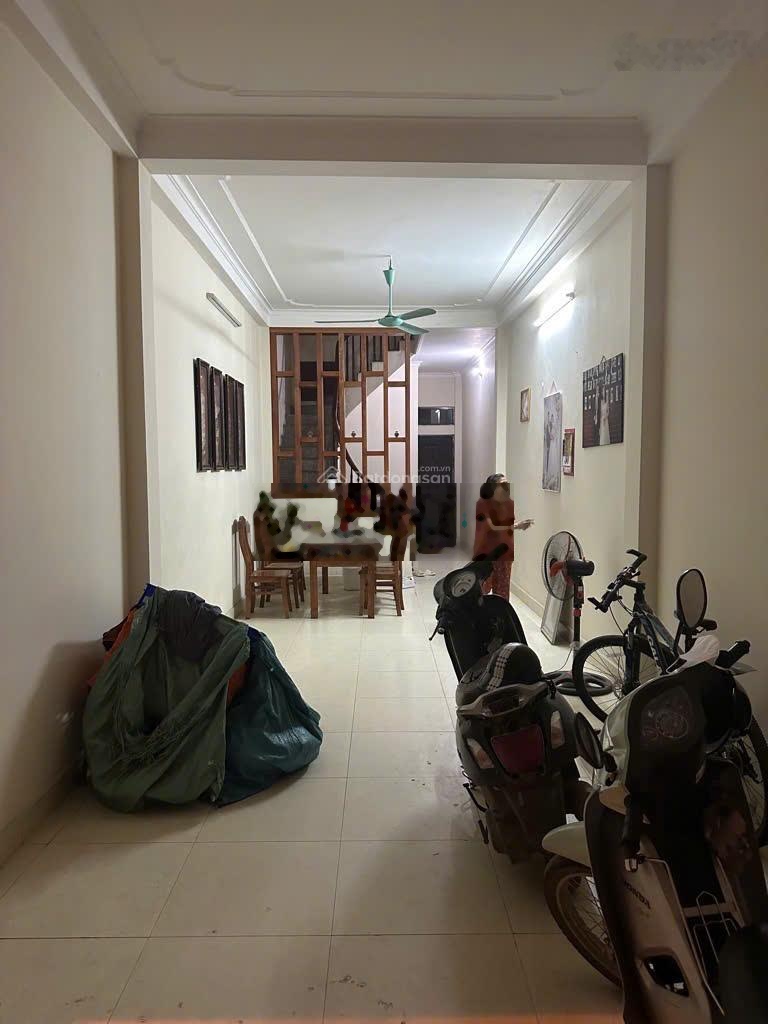 Cần bán gấp nhà 5 tầng 52m2 ngõ ô tô, gần HV tài chính, ĐH mỏ, bệnh viên phương đông.