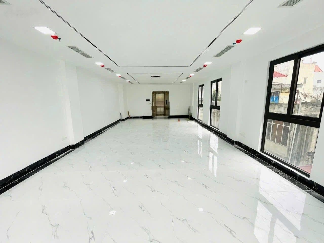 Cho thuê nhà ngõ 80 trung kính cầu giấy 7 tầng, có thang máy, phù hợp mọi mô hình kd