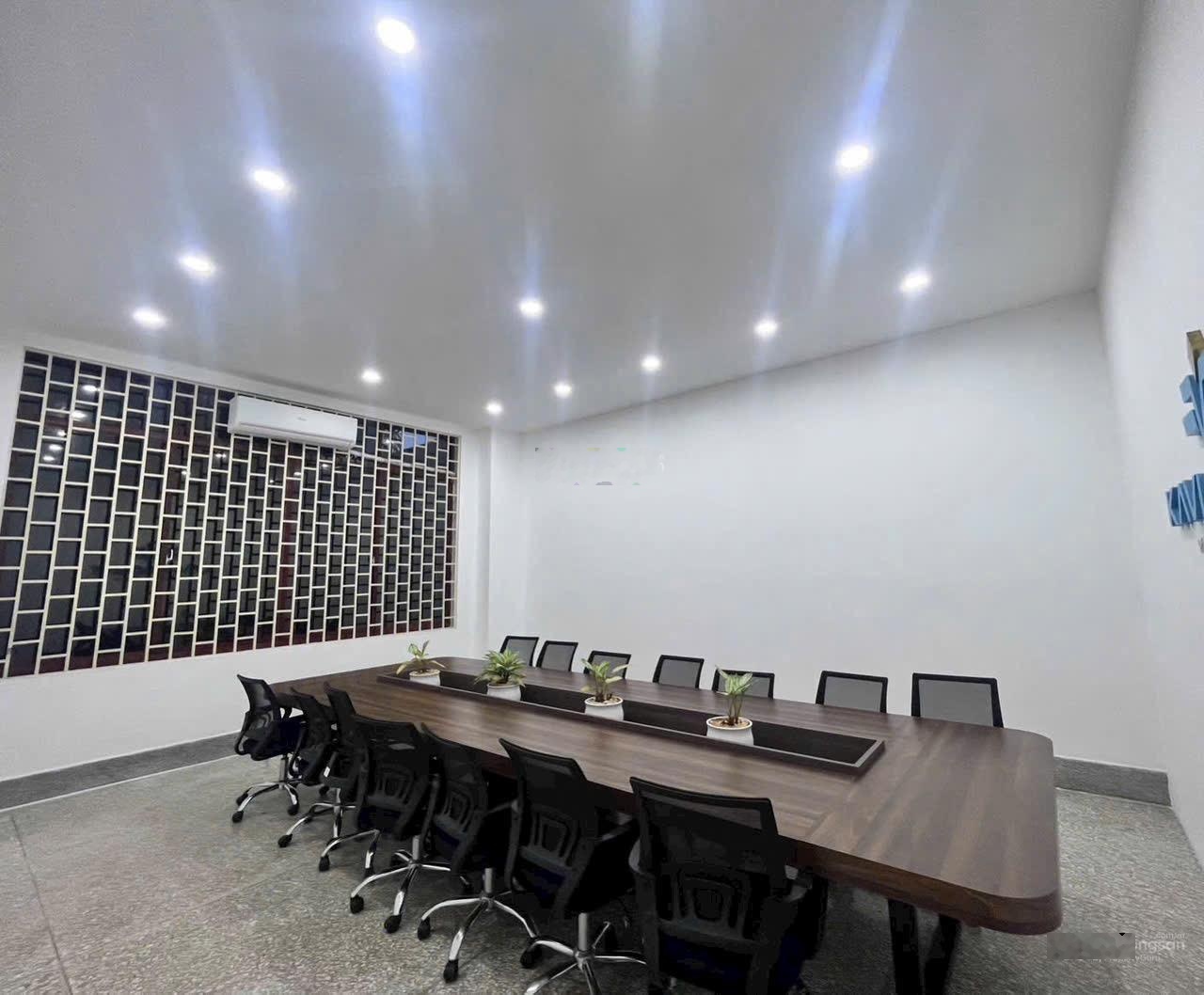 CHO THUÊ TOÀ NHÀ NGÃ 6 CHÙA BÀ, THỦ DẦU MỘT - Diện tích : 8x27 - Kết cấu 1 trệt 2 lầu và sân thượng
