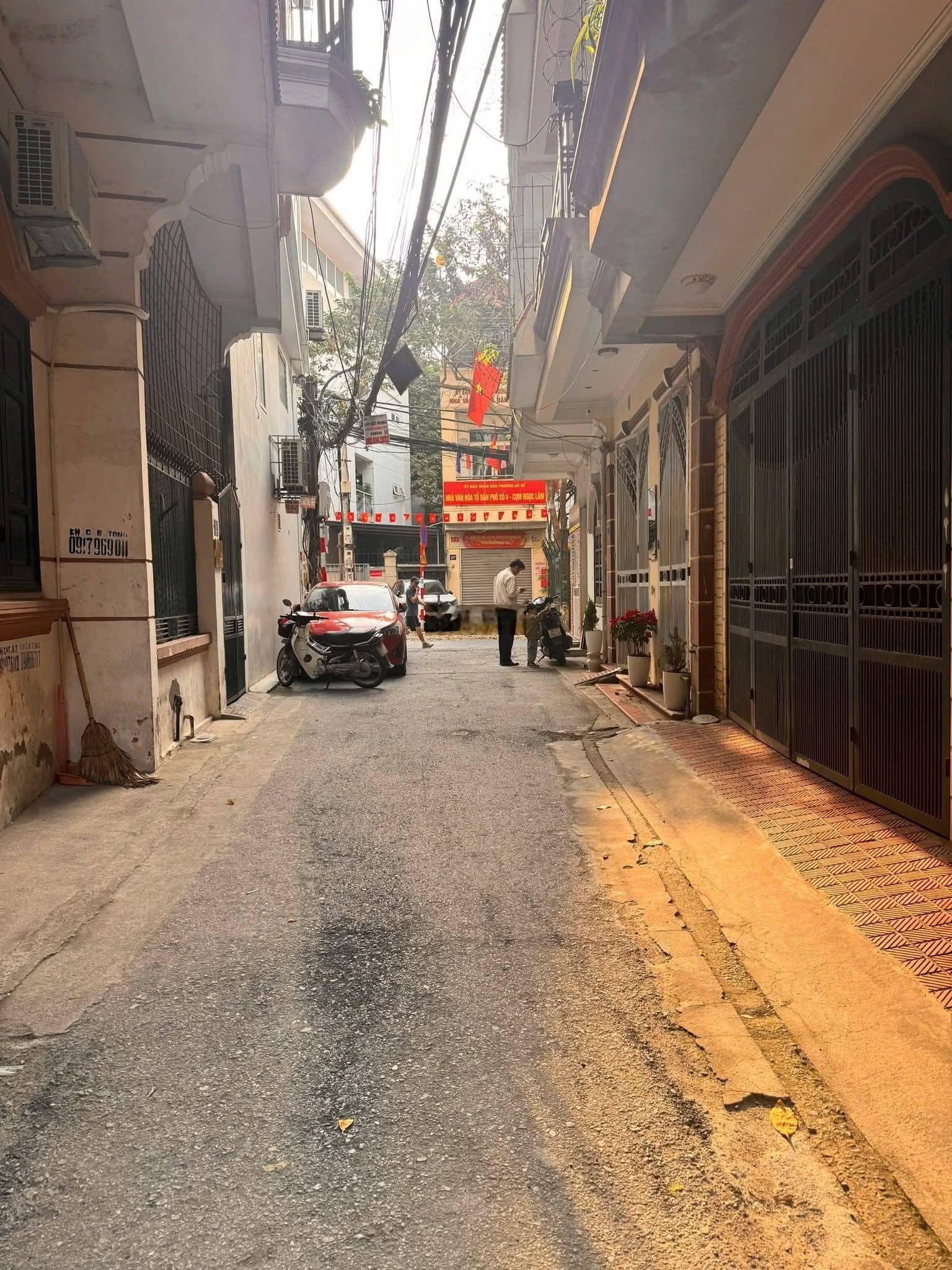 Bán nhà nguyễn văn cừ long biên ô tô vào nhà 7 tầng thang máy diện tích: 40m mặt tiền 4.8m kế