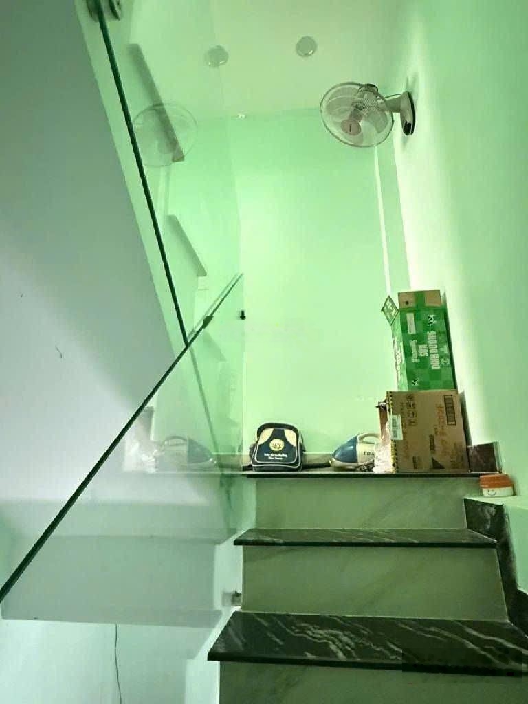 6,350 TL , MT 8m xe tải thông 2 chiều, phan văn trị, gần emart, city land , Wincom . 4 tầng