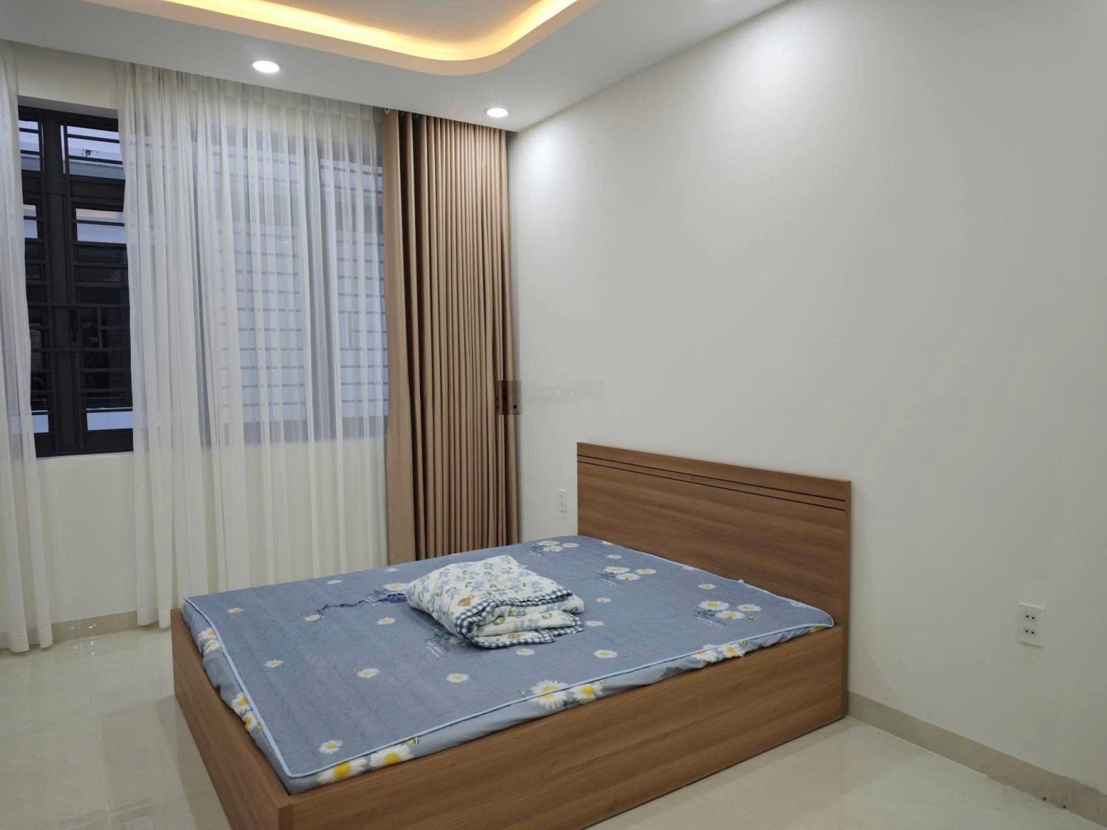 13 triệu/tháng - Nhà sạch sẽ ( 5 x 20m ) 2 lầu 4 phòng ngủ full nội thất cách kcn cao, Vinhome 10p