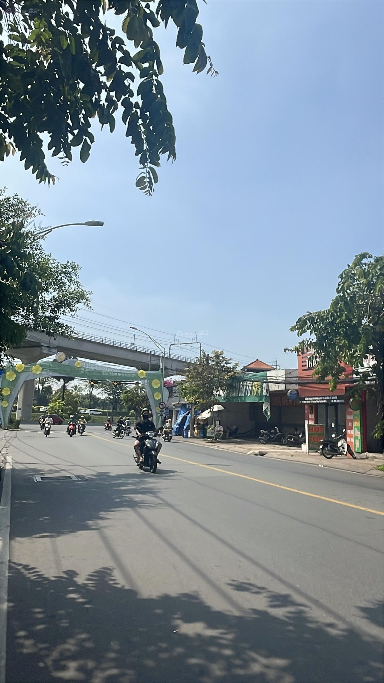 Nhà Đặng Văn Bi- 5.713 - (Chỉ 6.5t) Hẻm thông - Sát mặt tiền - 4PN.