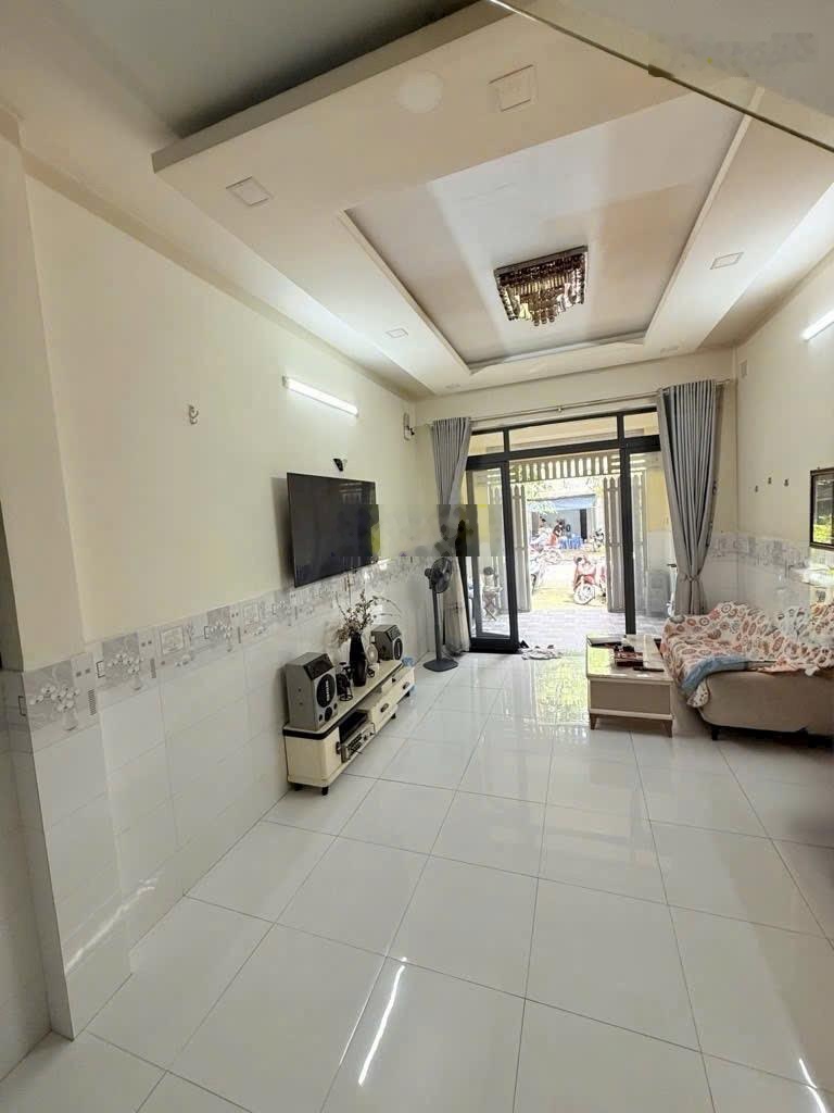 Bán nhà 3 tầng mặt tiền đường song hành quận 12 giá 8.9 tỷ