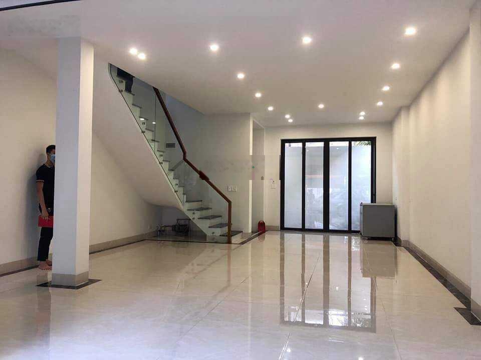Cho thuê nhà Nguyễn Xiển 55 x 8 tầng, mt 5m, thông sàn, có thang máy, oto tránh, 35 triệu/tháng