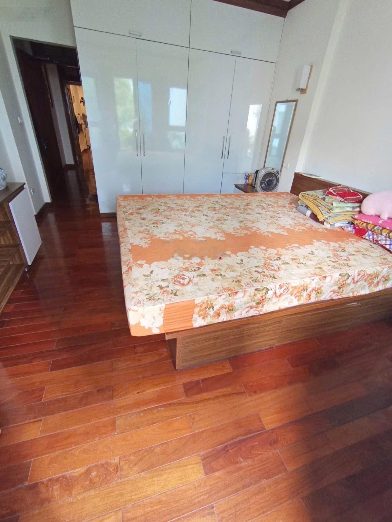 Bán nhà riêng Tây Hồ cạnh Lotte 48m2 đi bộ Hồ Tây, ô tô tránh, ngõ thông kinh doanh, full đồ