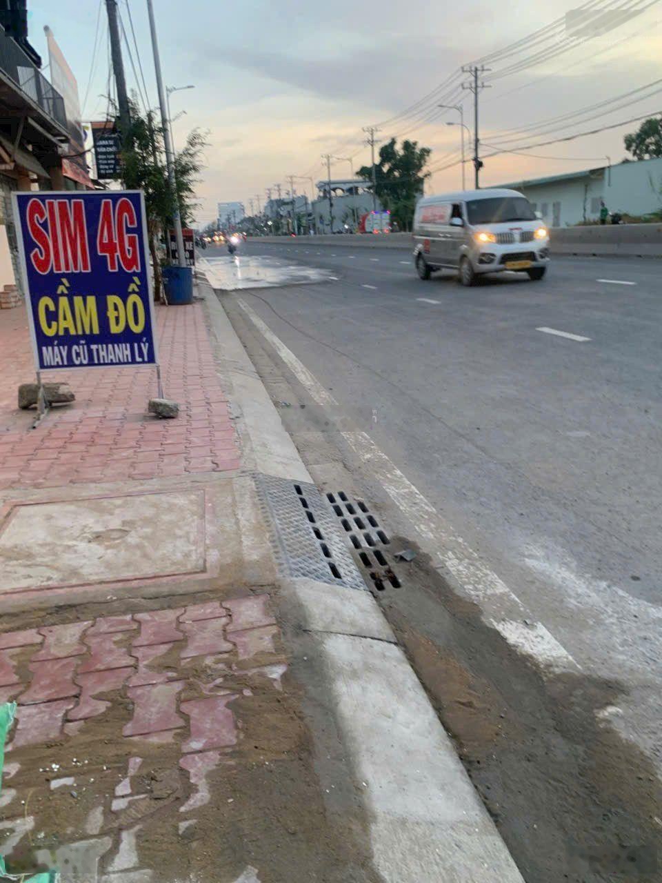 Bán nhà mặt tiền đường Nguyễn Cửu Phú gần trường Đại học Phạm Ngọc Thạch