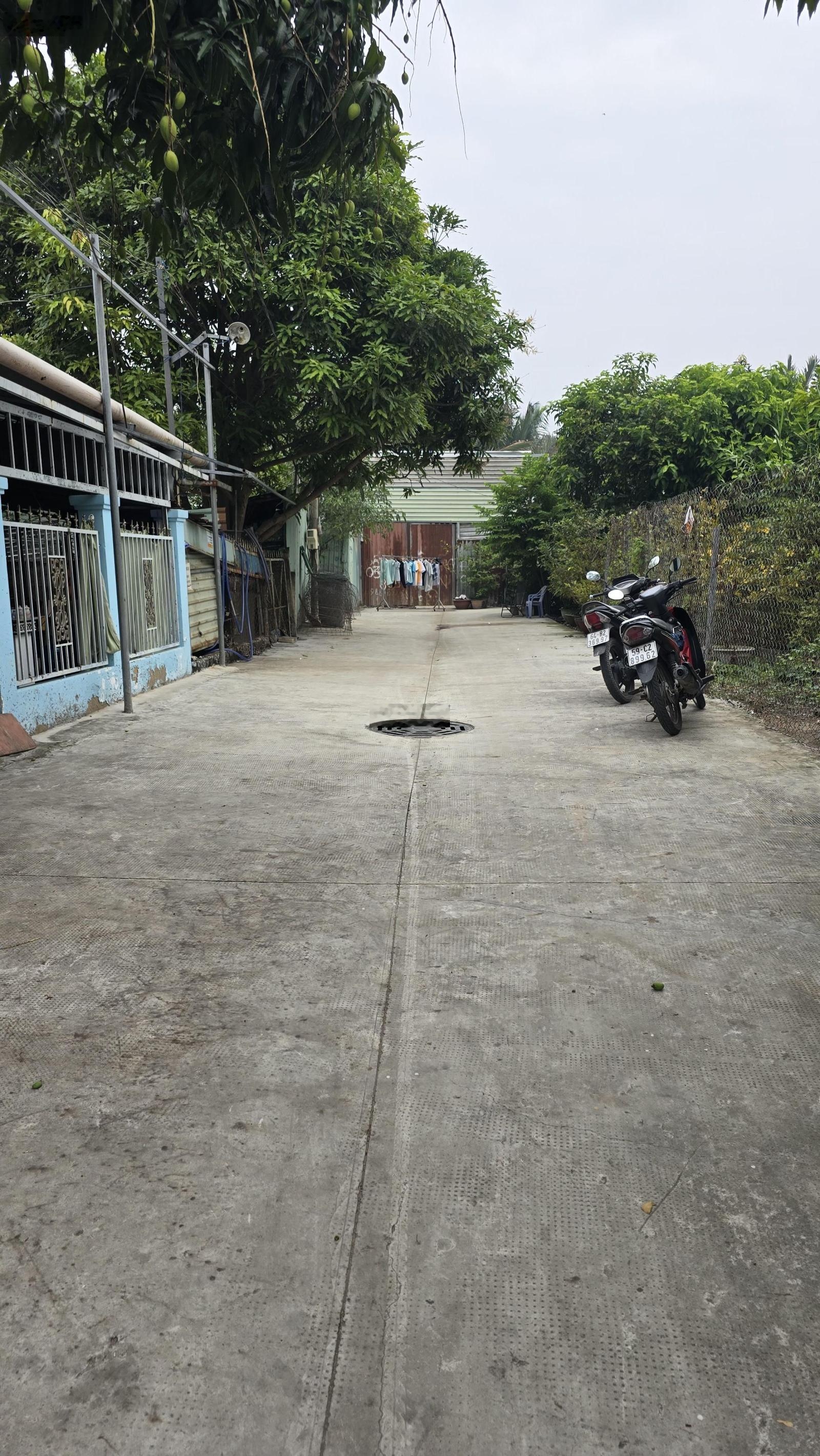 Bán nhà trệt, lầu hẻm 126 Nguyễn Văn Tạo, diện tích 80m2 (4 x 20m), đường 8m, giá 3,3 tỷ