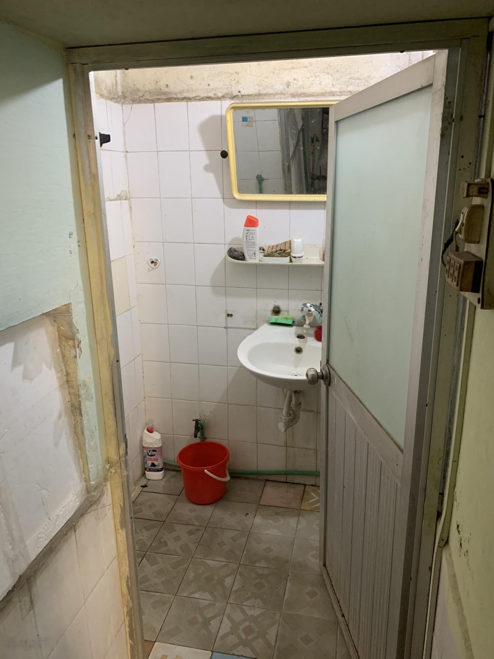 Cho thuê văn phòng tầng 1 quận Cầu Giấy 38m2 chỉ 3,5 triệu/tháng điện nước giá rẻ