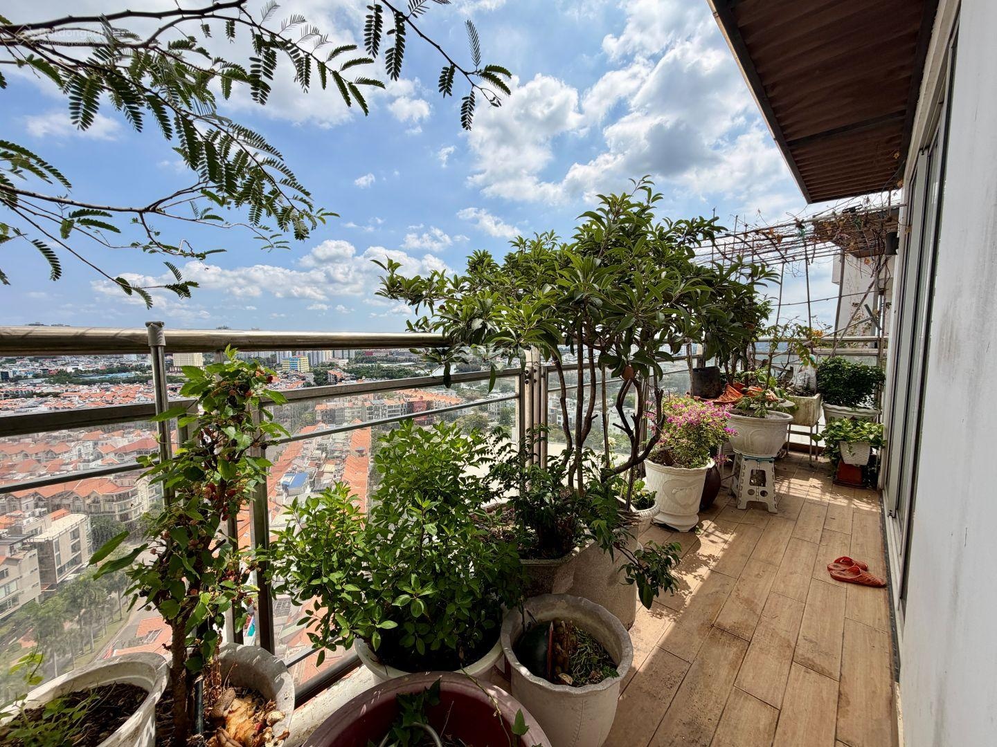 Penthouse Him Lam Riverside, Hoàng Trọng Mậu, Q.7 - 203,8m2 (4PN - 4WC) - Sổ hồng. View biệt thự