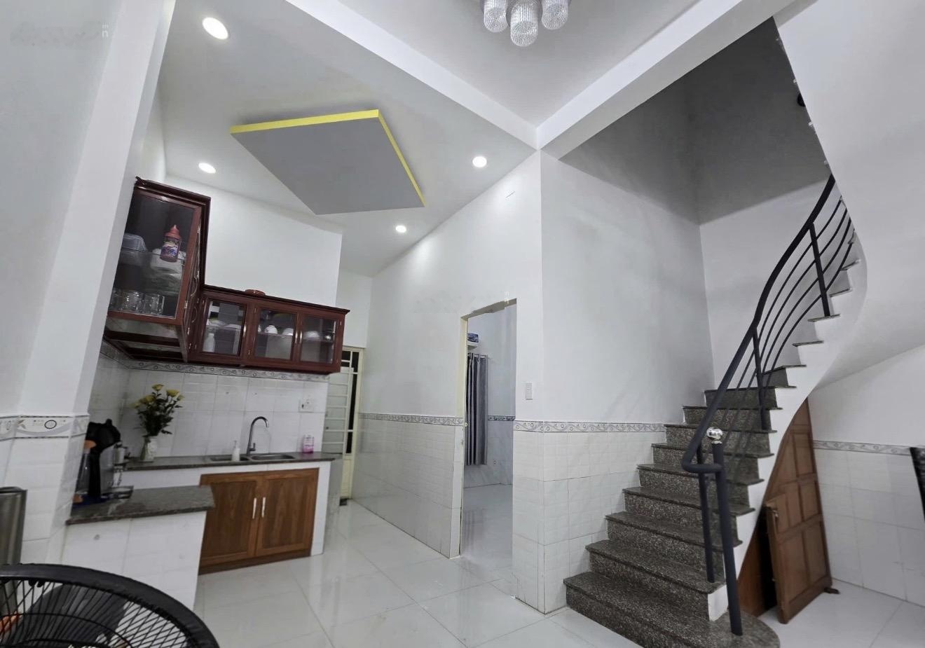 80m2 - SHR - ngang 5.5m - nhà 2 tầng - gần chợ Hóc Môn - 3.95 tỷ TL