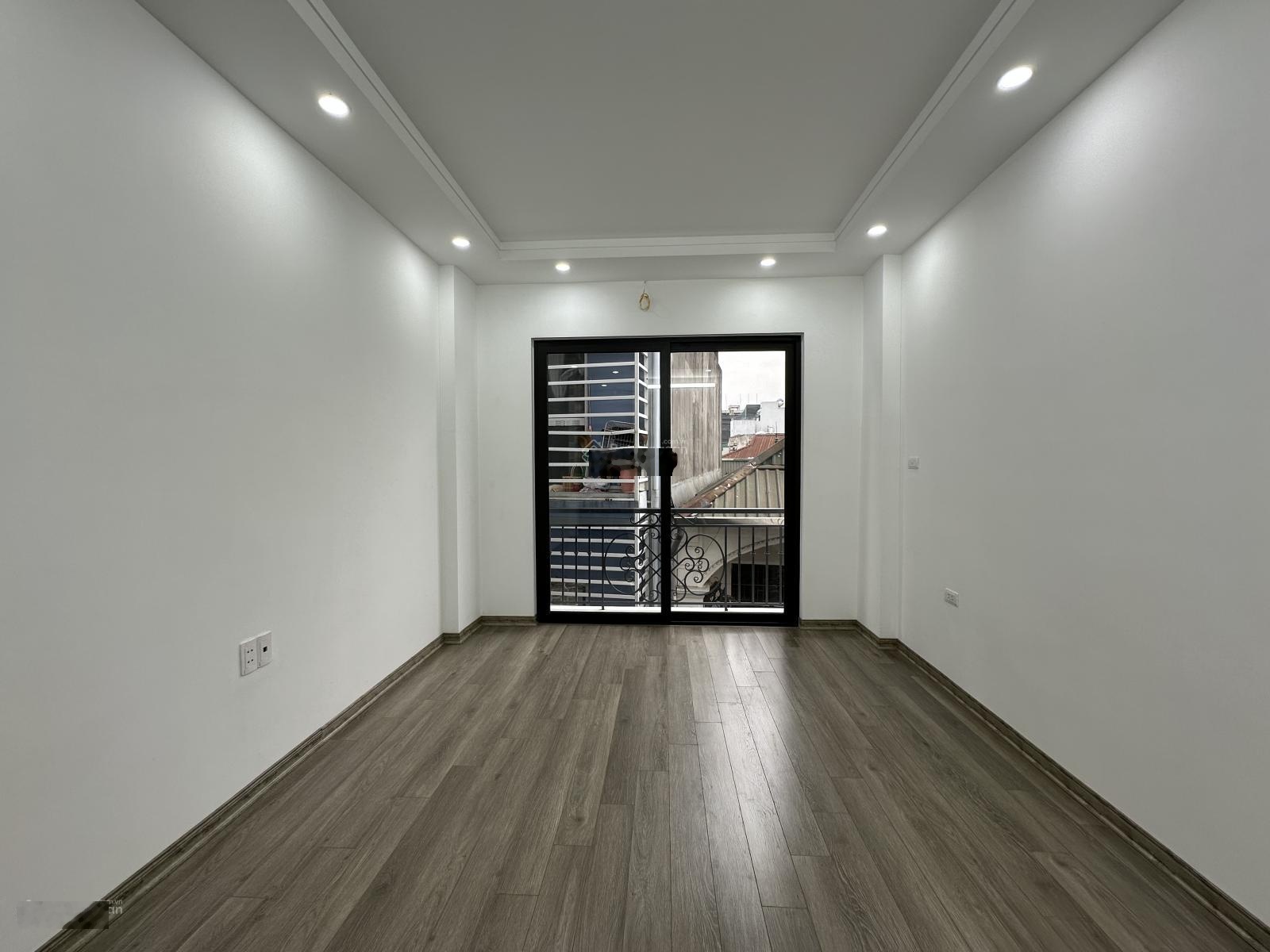 Cách phố có 50m Hoàng Mai, VF3 đỗ cửa, lô góc 6T Thang máy, SĐCC, nhà mới đủ công năng 3PN khép kin