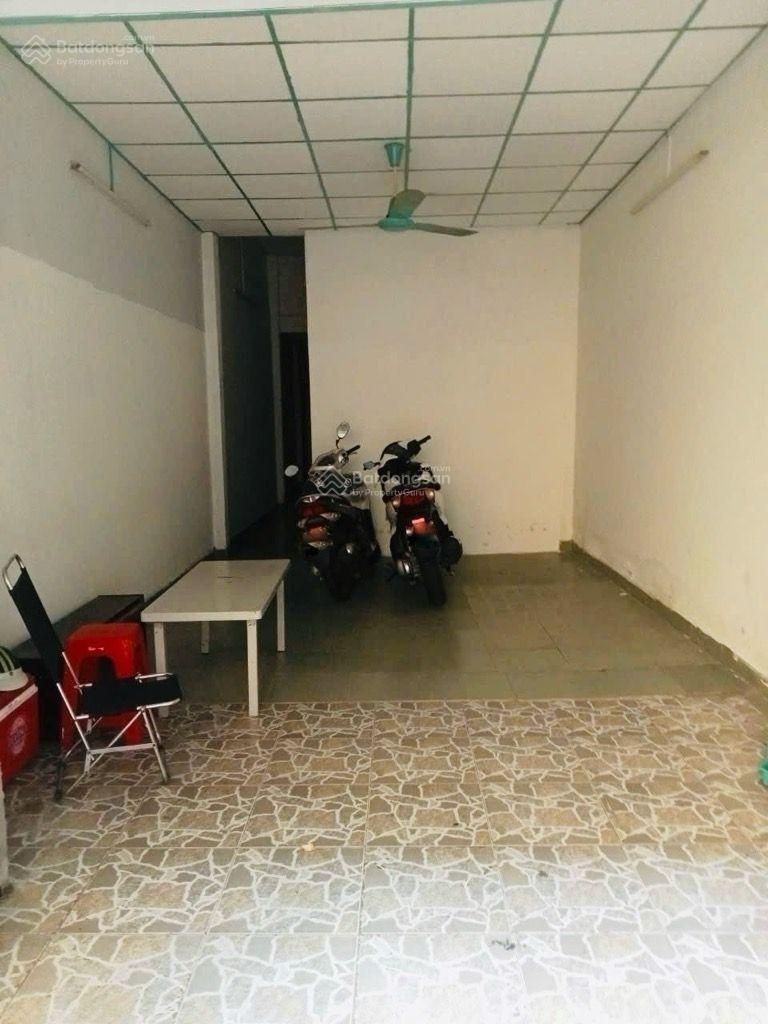 Chủ hạ từ 8.2 giá mới 7.2 tỷ, bớt lộc bán nhà Lạc Long Quân. DT: 101 m2 (3.7 nở hậu 3.8 x 28)
