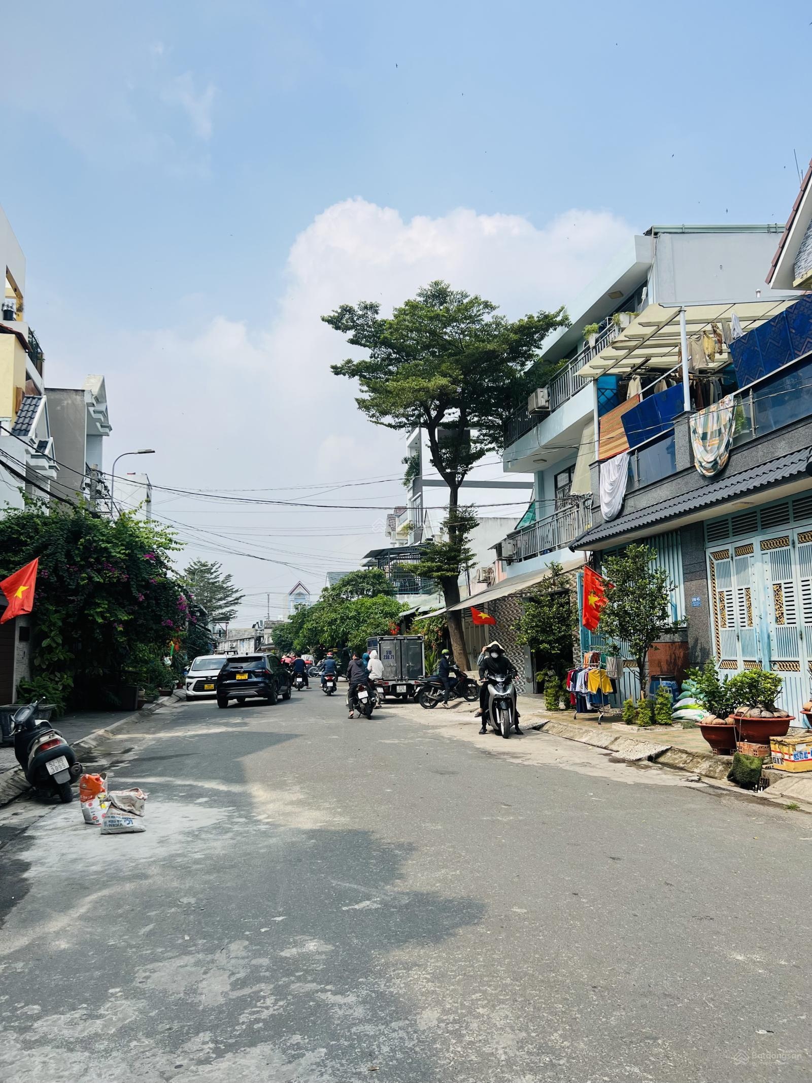 Chỉ 3,2 tỷ nhà đẹp lung ling sát Nguyễn Ảnh Thủ, ngang 5m, đường ô tô, 3 phòng