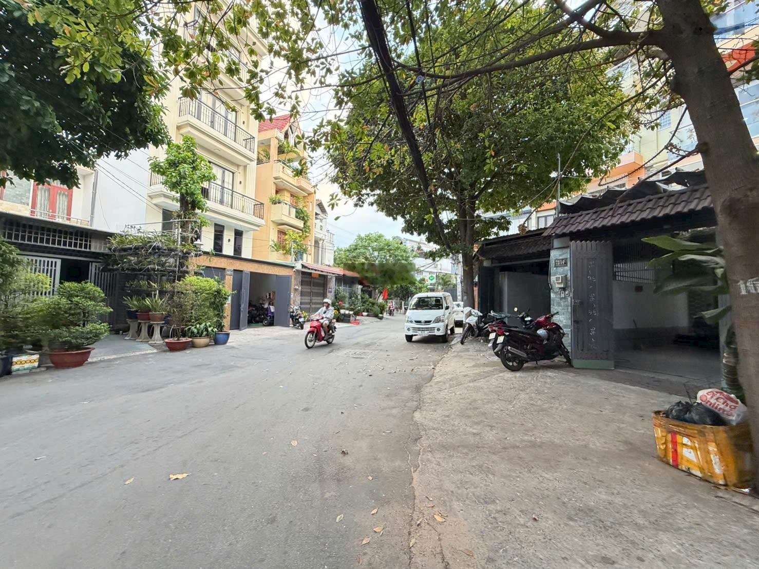 5 tầng đường 12m thông có lề đường Lê Đức Thọ, chỉ 9,6 tỷ