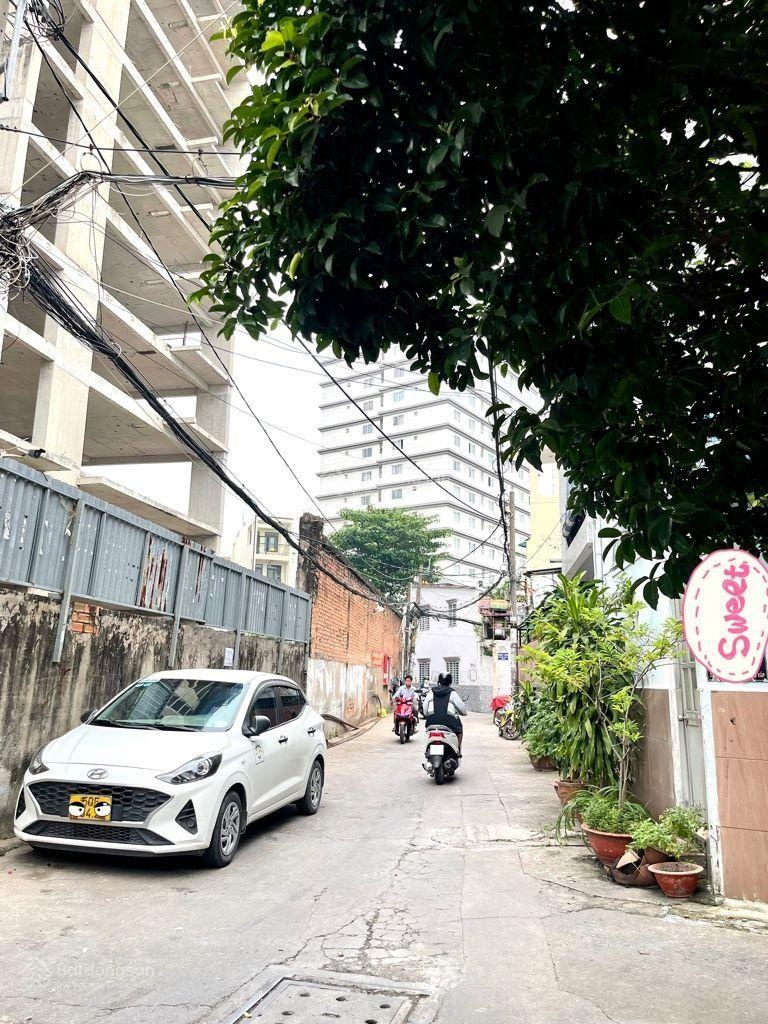 Bán đất tặng nhà - sát vách Quận 1 - chỉ 5.2 tỷ