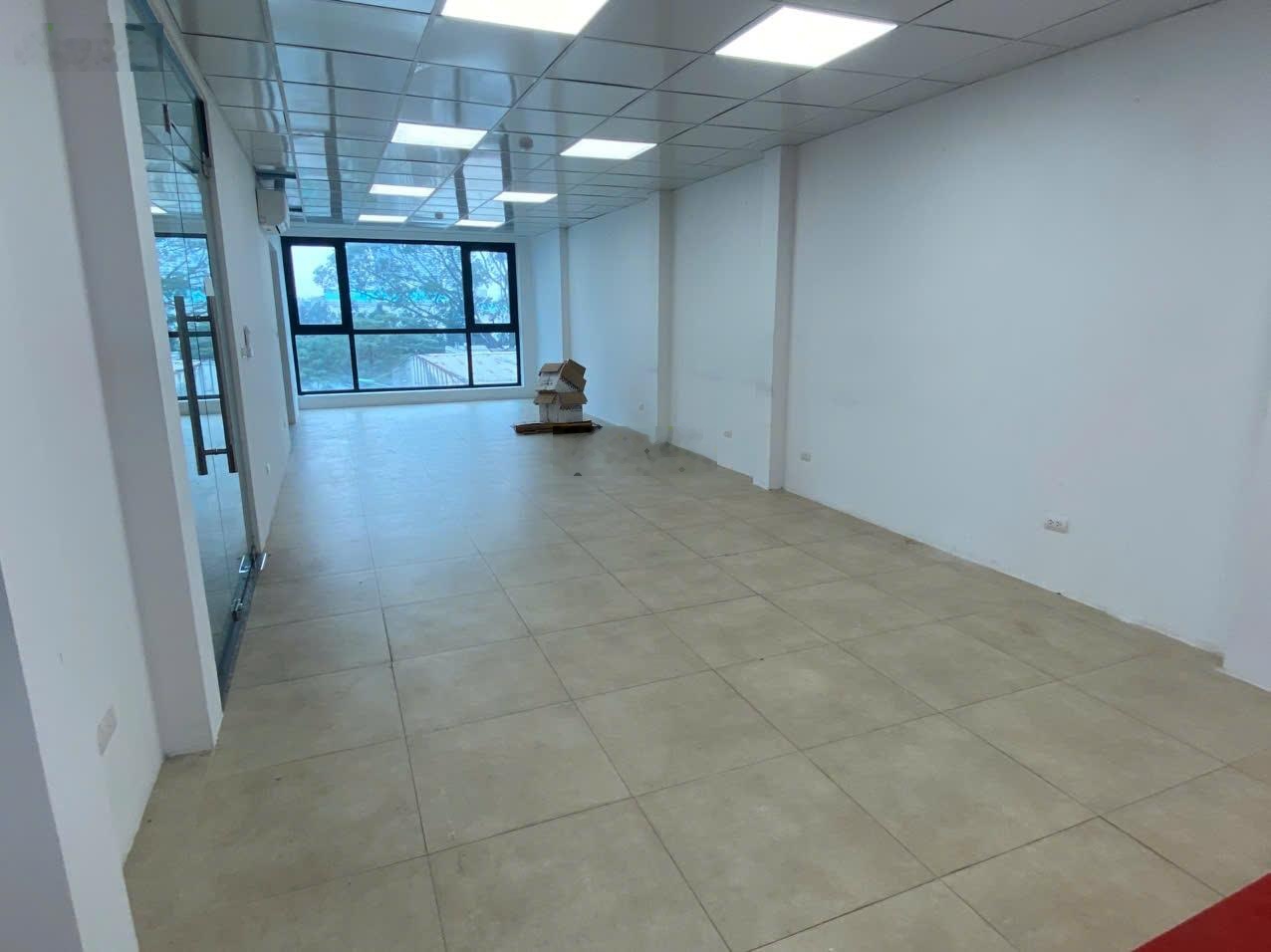 Cho thuê nhà Nguyễn Trãi, Ngã Tư Sở, Thanh Xuân 110 m2, 6 tầng, thông sàn, thang máy