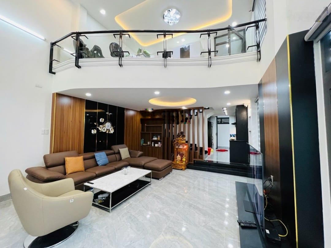 Rẻ nhất trung tâm hoà cường nhà 3 tầng góc 2 mặt tiền sát tiểu la