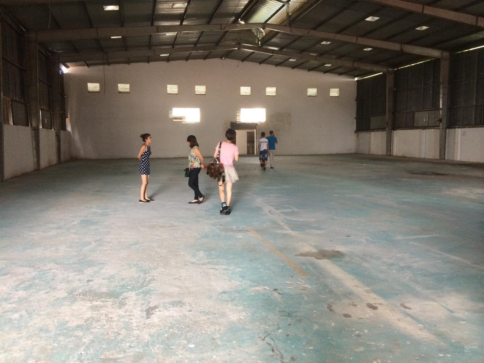 Nhà xưởng cho thuê tân uyên bình dương dt: 1100m giá 60 triêu/tháng lh: 0908561228