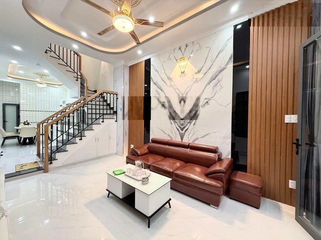 Bán Gấp! Nhà 3PN LÂM VĂN BỀN, Giá 3tỷ590, Hẻm 5m có vỉa hè, an ninh, đang cho thuê 9 triệu/ tháng