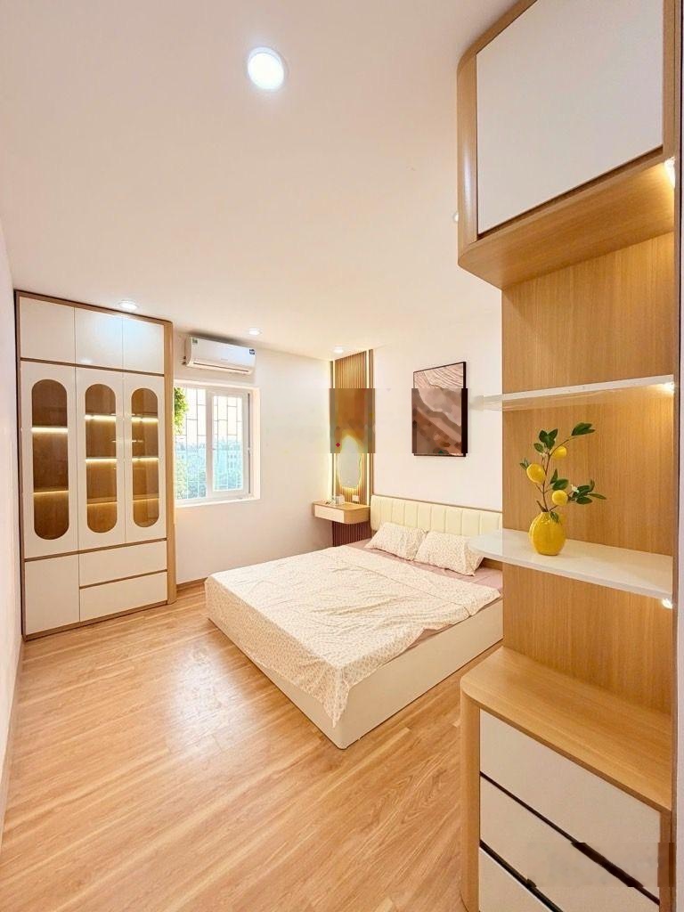 Bán nhà chung cư đền lừ view hồ công viên xanh -60m full đồ sổ đỏ giá chỉ 4 tỷ.