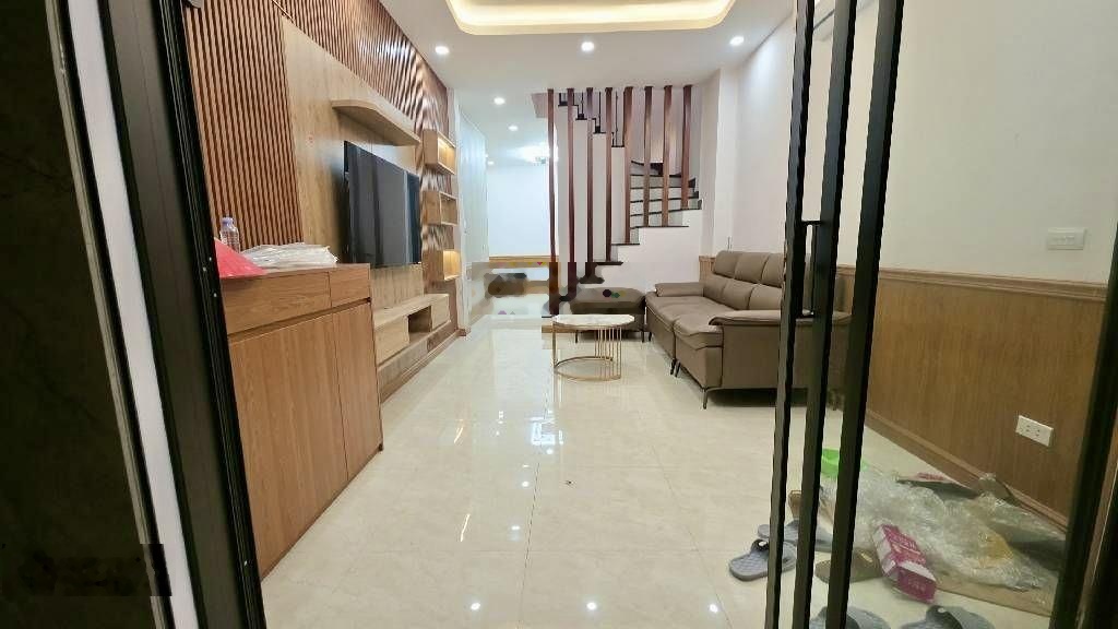 Ba đình - đội cấn-thông ngọc hà-gần hồ điều hoà-vài bước ô tô tránh- ngõ rộng -thoáng-full nội thất