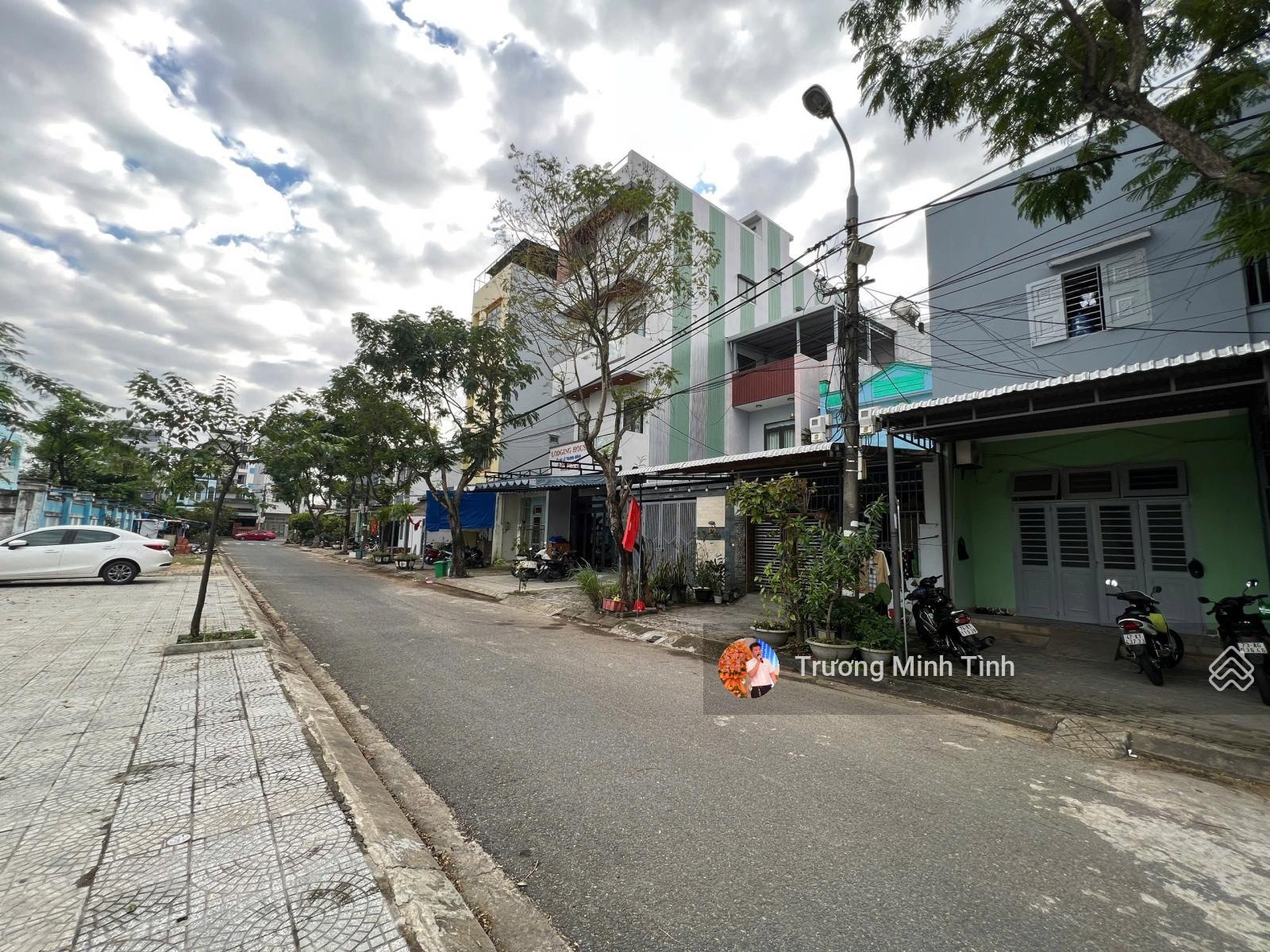 Chủ hạ bán nhanh cặp Lê Trung Đình, liền kề FPT, 250m2 tặng sẵn dãy trọ 23 phòng có thu nhập tốt
