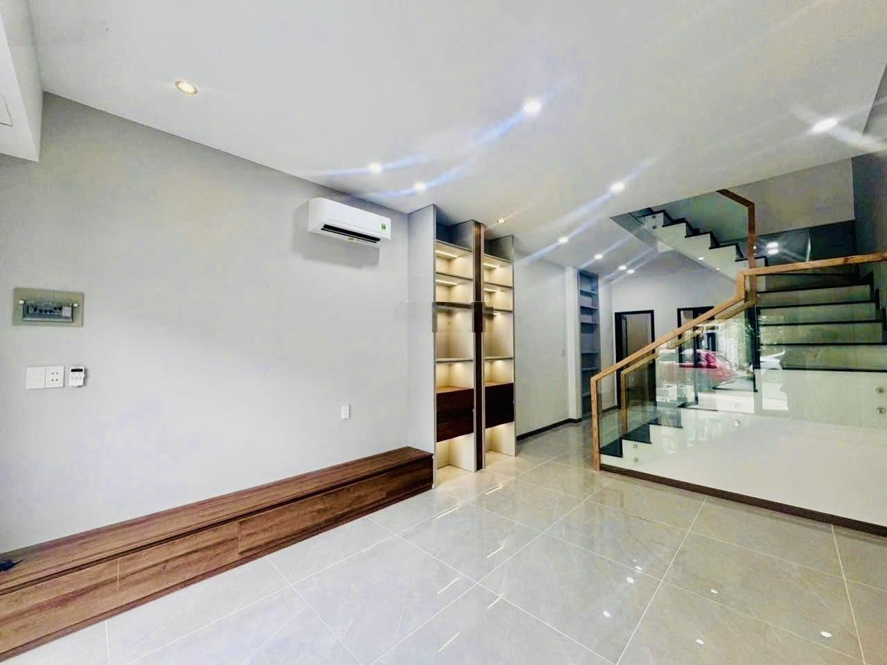 (giảm thêm 200tr xuống còn 5,4 tỷ) bán nhà mặt tiền đường nguyễn thành đồng giá chỉ 5,4 tỷ