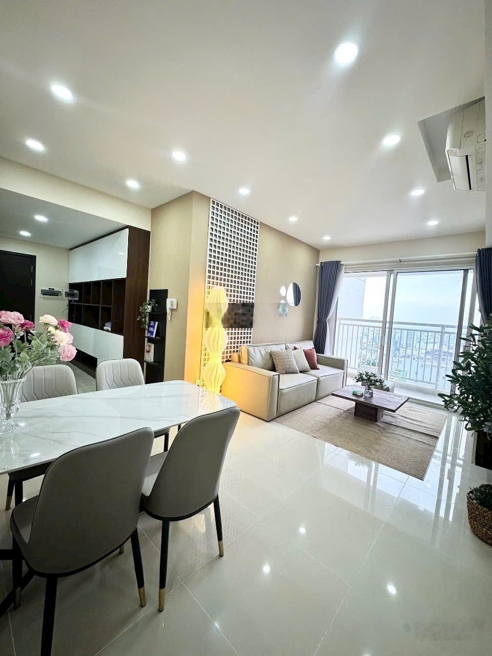 Bán Căn Hộ Hùng Vương Plaza, Hùng Vương, 116m2, 3pn, giá 9,2 tỷ, view Đông nam. LL: 0933722272 Kiểm