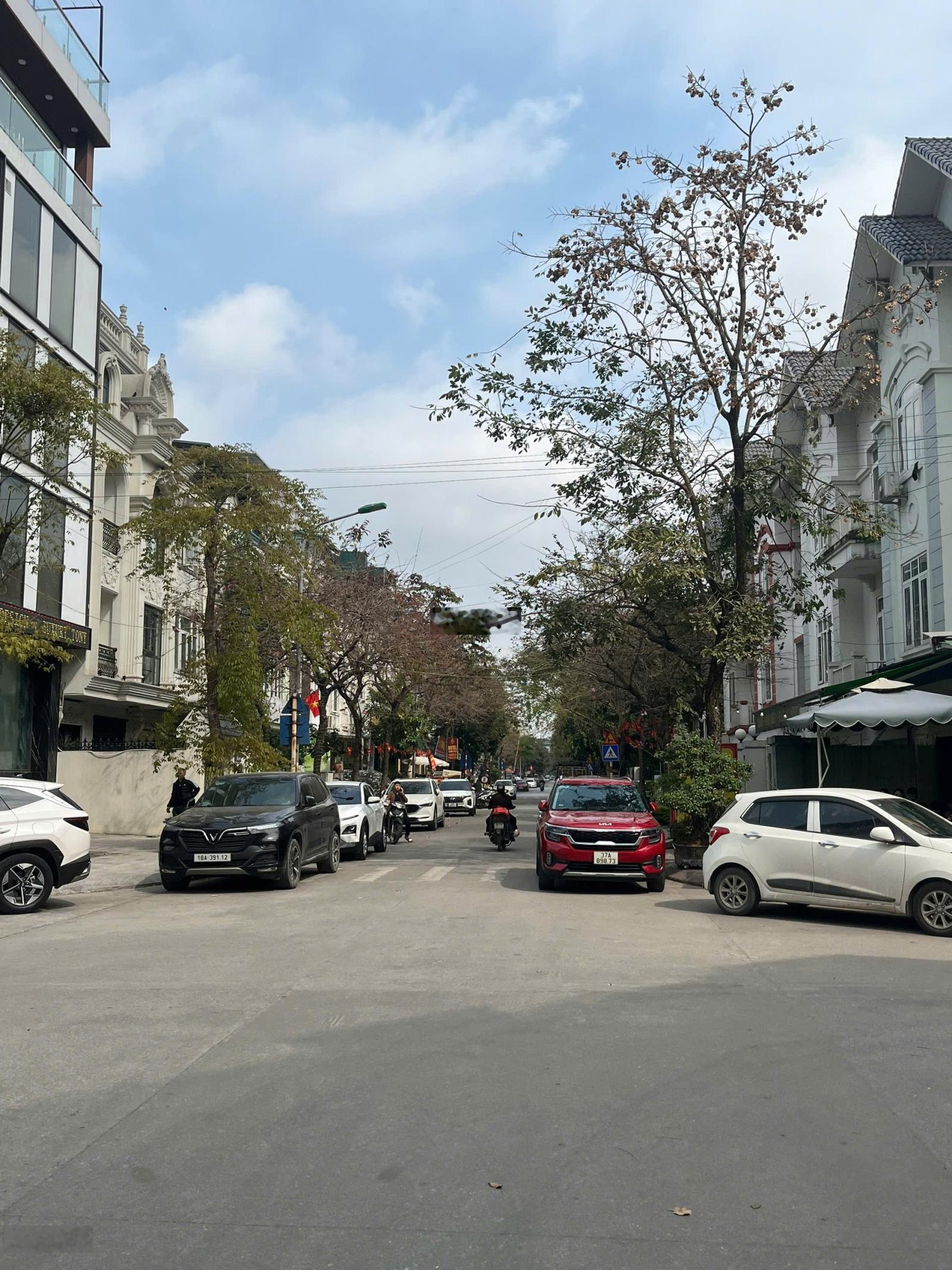 Cho thuê sàn văn phòng 70m2 Geleximco khu A (sát Vinhomes Smart City)