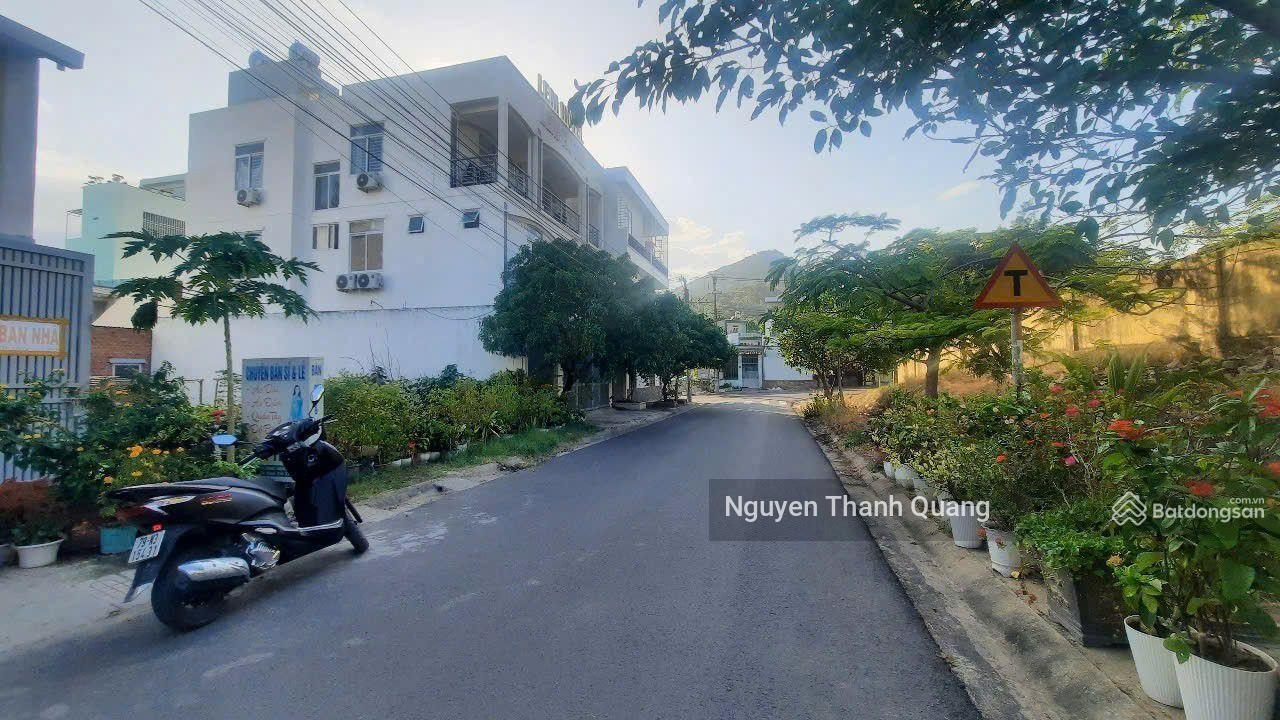Nhà cấp 4 cách biển Nha Trang 170m tặng nhà có 3PN 4WC 142m2 14 tỷ