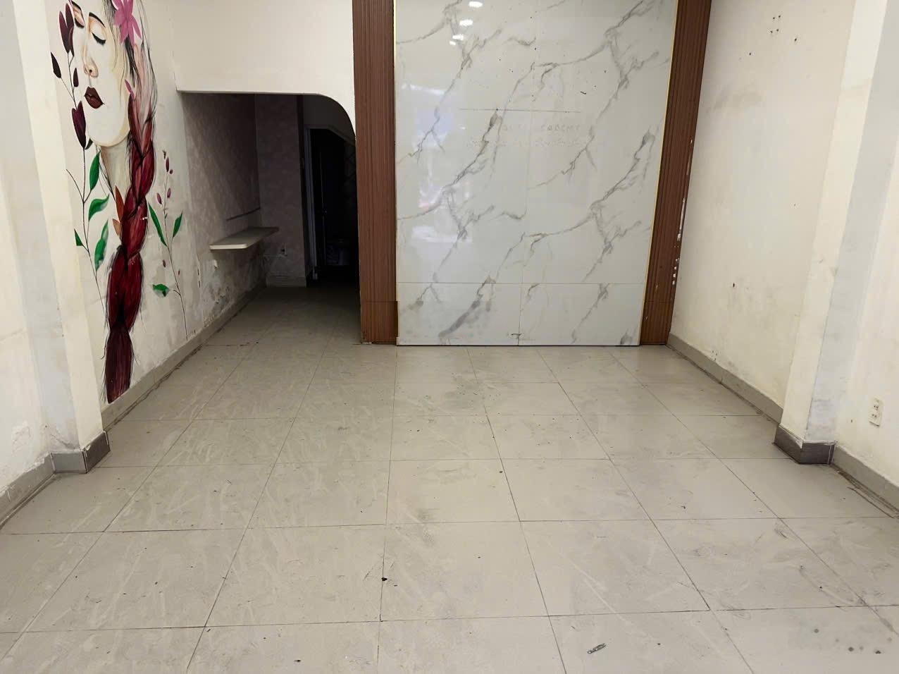 Cho thuê nhà 3.5 tầng MT Quận Hải Châu, sát Cầu Rồng. Khu sầm uất, gần chợ. DT 120m2 ngang 6mx 3,5T