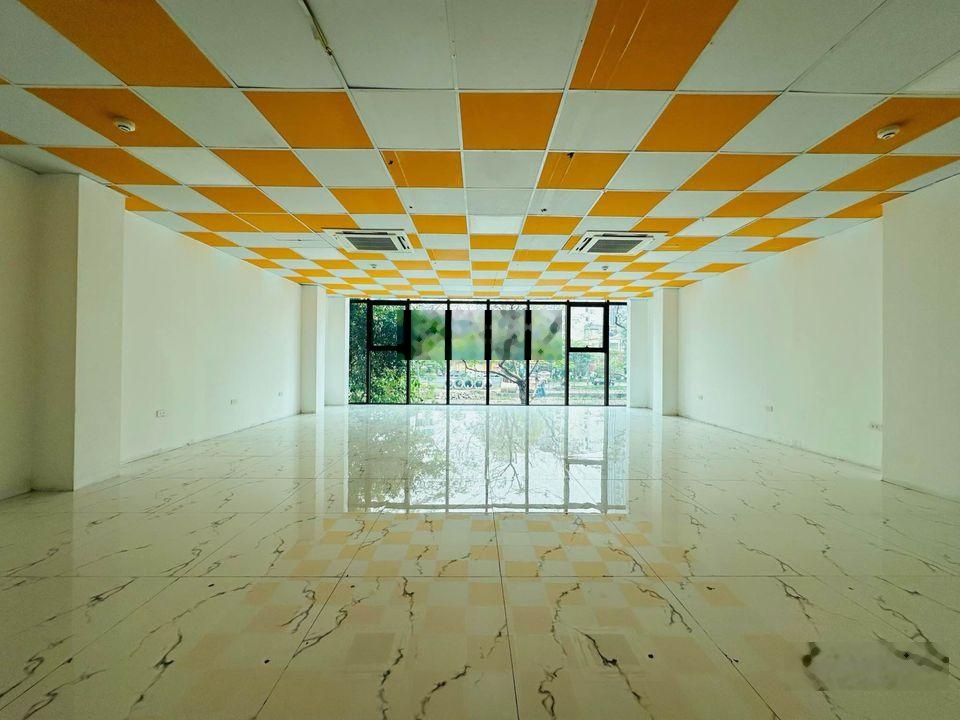 Chính chủ cho thuê văn phòng tại mặt đường Khương Đình, diện ticchs 100m2