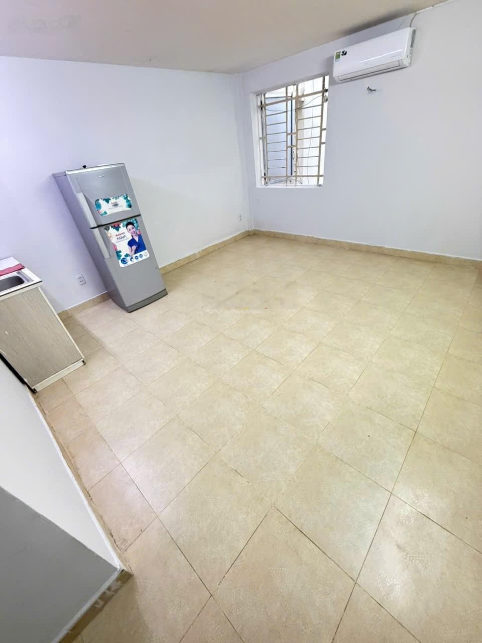 Phòng máy lạnh trống sẵn đường Tạ Quang Bửu phường 4 quận 8