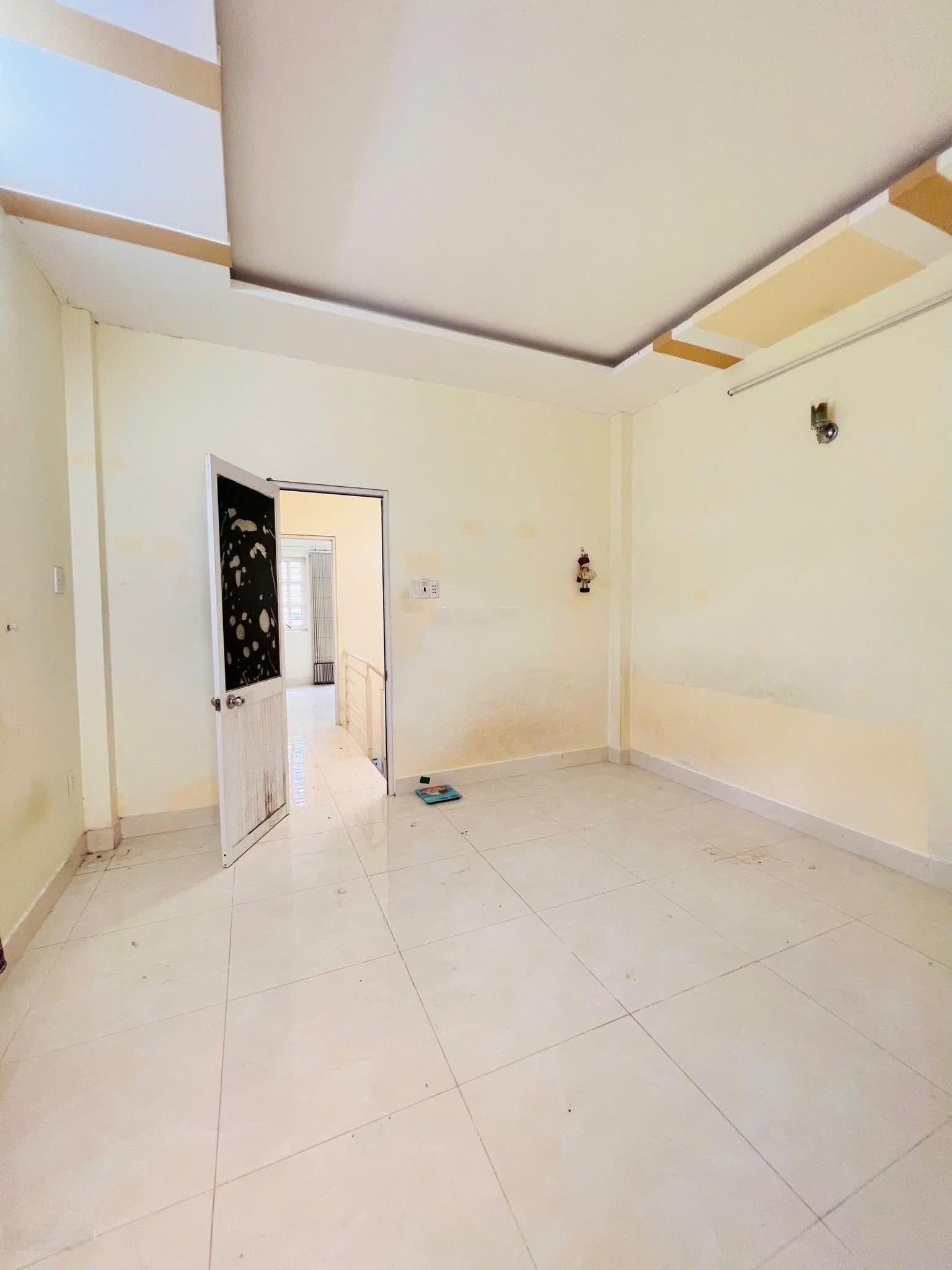 Bán nhà VIP đường Bến Vân Đồn, Quận 4/ Diện tích 52,8m2/ SHR sang tên ngay