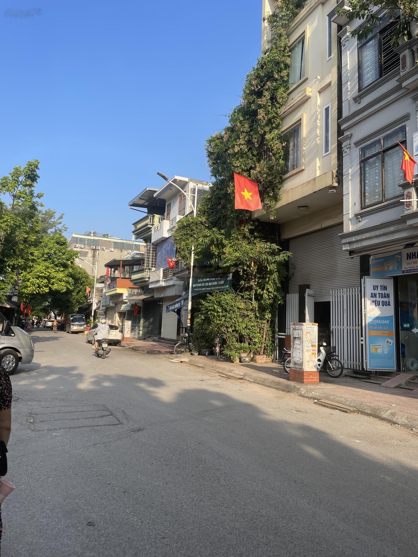 - Bán nhà 4 tầng mặt đường Hạ Lý, Hồng Bàng, giá chưa tới 10 tỷ