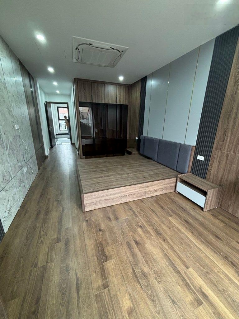Nhà mới Ngọc Thuỵ, đường ô tô, full nội thất, thang máy xịn xò, thiết kế sang trọng. Ở chill