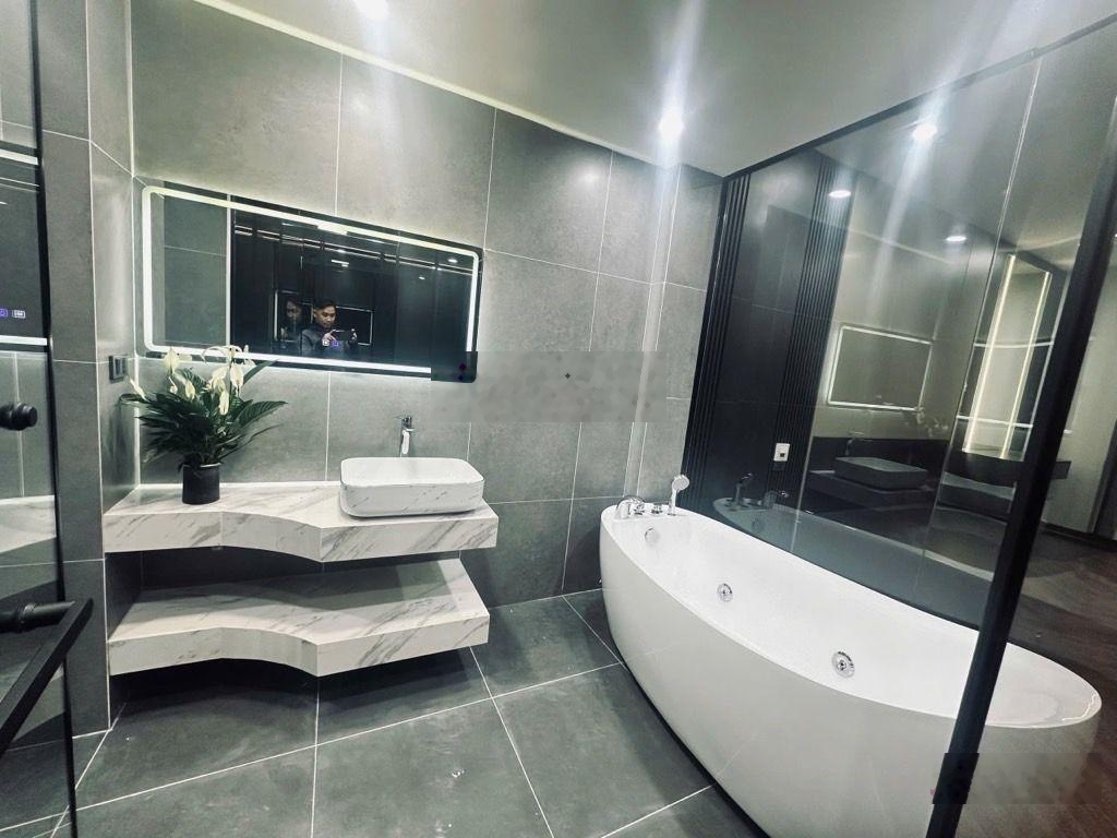 Trung tâm long biên thiết kế hiện đại chân cầu vĩnh tuy hàng xóm aeon con phố víp nhất long biên